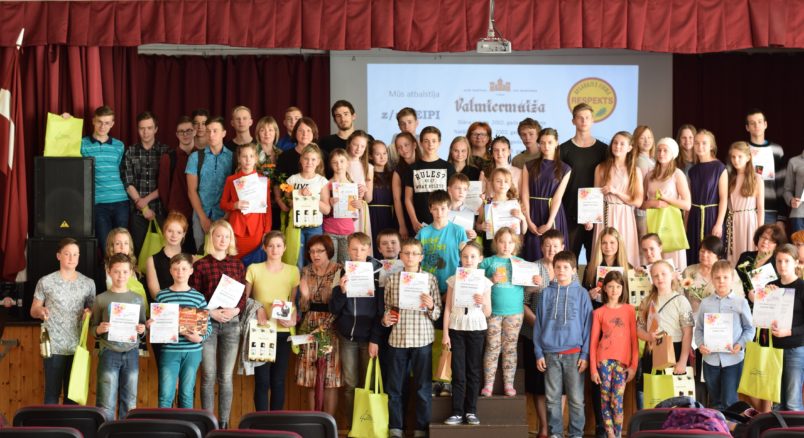 Valmieras 2. vidusskolā apbalvo čaklākos