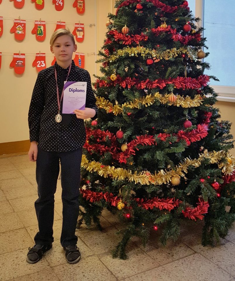 Sveicam Maksimu Ļedovskihu ar izcīnīto 3.vietu Valmieras BSS Ziemassvētku sacensībās peldēšanā 25m uz muguras