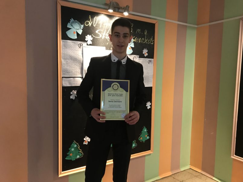 Valmieras ROTARI kluba stipendiāts 2017./2018.m.g. 12.klases skolēns Deniss Zeicmanis