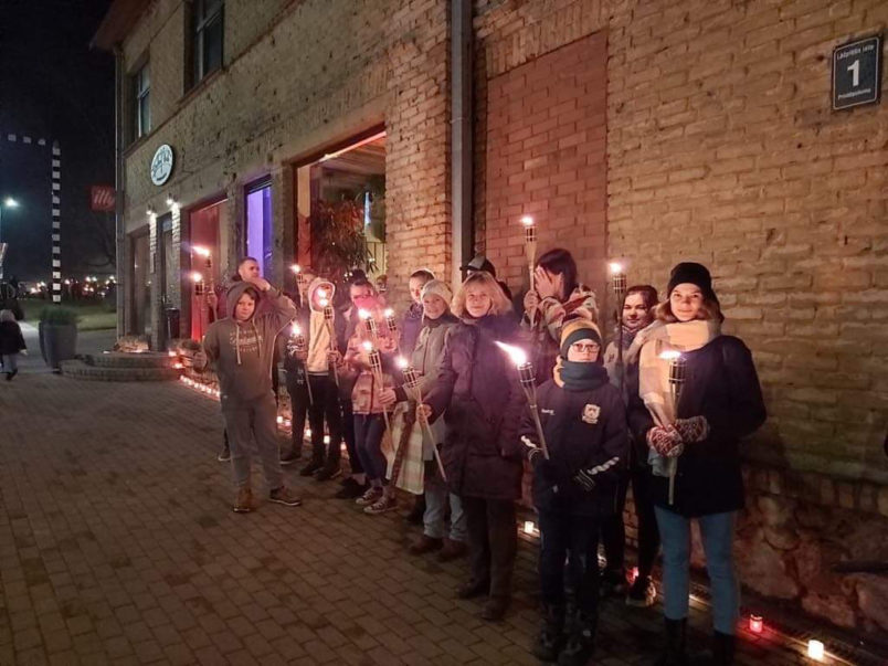 Lāčplēša dienas lāpu gājiens