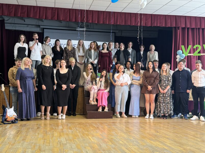 Paliec sveika, bērnība!